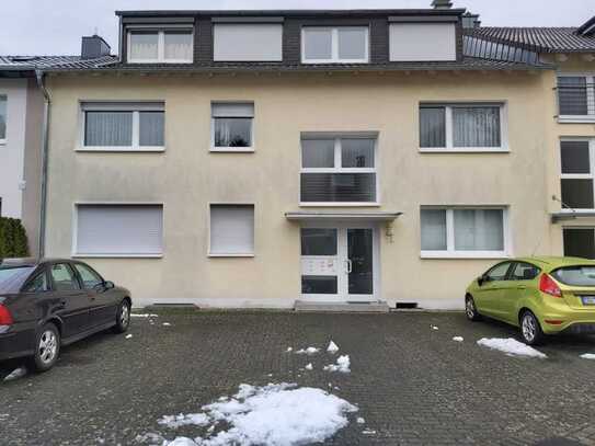 Helle 2-Zimmer-Souterrain-Wohnung mit großzügiger Terrasse in Troisdorf in Troisdorf