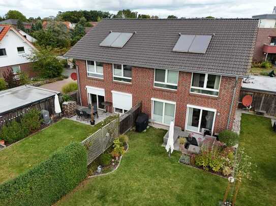 PASSIVHAUS: Hochwertige Doppelhaushälte mit Carport