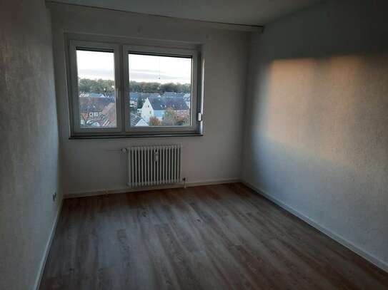 Total renovierte 3-Zimmer-Wohnung mit Balkon und Einbauküche in Wolfsburg