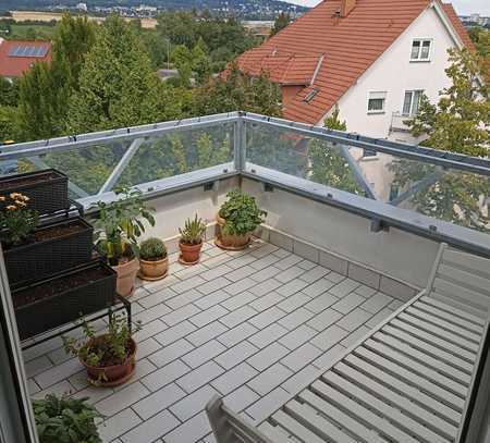 Exklusive, gepflegte 3-Zimmer-DG-Wohnung mit Balkon und Einbauküche in Friedberg