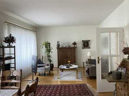 Schöne, großzügige zwei Zimmer Wohnung mit Balkon in Düsseldorf, Pempelfort