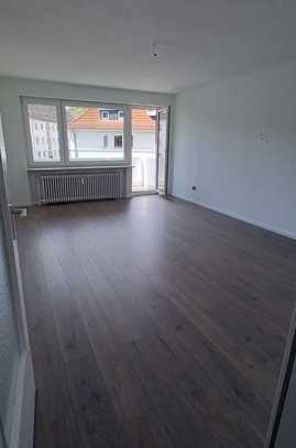 Misburg-Nord, 3 Zi. Eigt-Whg, 
1 OG, 73 qm, renoviert, EBK m.neu.Geräten, Balkon, Keller, Garage