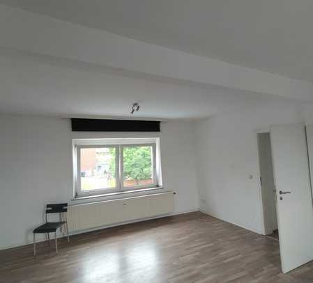 Helle 3 Zimmer Whg. mit grossem überdachten Balkon