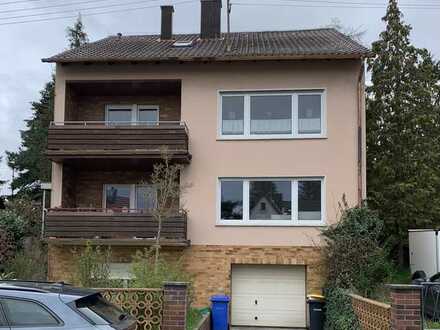 Gepflegtes Mehrfamilienhaus in bliebter Wohnlage von Veitschöchheim mit Blick in das Maintal