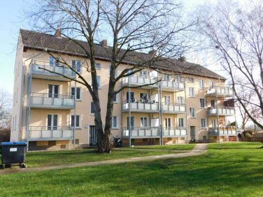 Einziehen und Wohlfühlen - schöne 2-Zimmer-Wohnung mit Wohnküche und Balkon in ruhiger Lage...