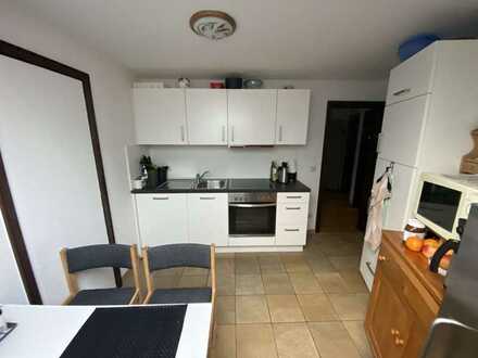 Modernisierte 2-Zimmer-DG-Wohnung mit Balkon und EBK in Gemünd