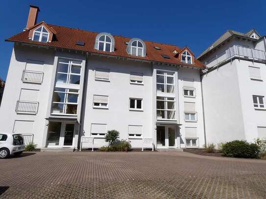 Zentrumsnahe 1-Raum-Wohnung mit Balkon und Tiefgaragenstellplatz in ruhiger Lage