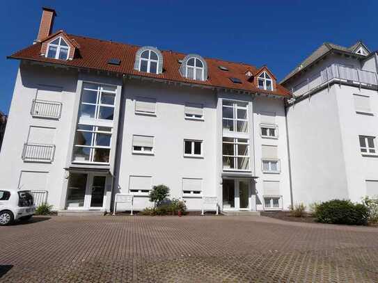 Zentrumsnahe 1-Raum-Wohnung mit Balkon und Tiefgaragenstellplatz in ruhiger Lage