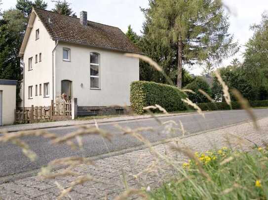 Einfamilienhaus EFH mit Garten in Waldsiedlung in der Eifel