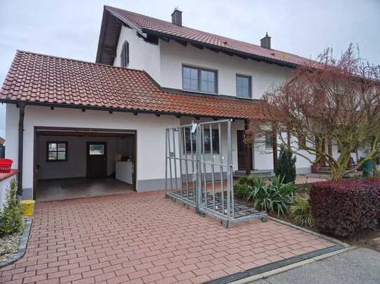 Günstige 6-Zimmer-Doppelhaushälfte in Geltolfing Aiterhofen