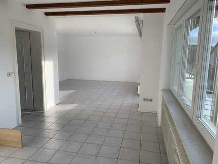 Modernisierte Wohnung mit dreieinhalb Zimmern und Balkon in Rauenberg