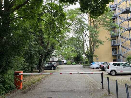 KFZ- Außenstellplatz in Frankfurt-Eschersheim