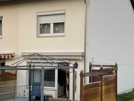Reihenendhaus mit großem Garten in sehr ruhiger Lage