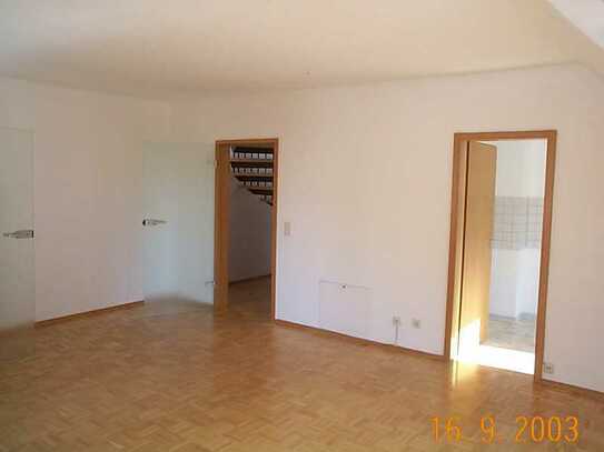 Sehr schöne 3-Zimmer-Maisonette-Wohnung mit Balkon in zentraler ruhiger Lage