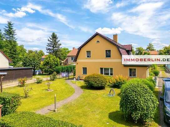 IMMOBERLIN.DE - Angenehmes Einfamilienhaus mit Südterrasse & Sonnengarten auf teilbarem Grundstück