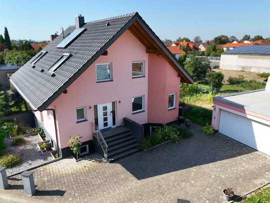 Energieeffizient und hochwertig: Modernes Haus mit Doppelgarage