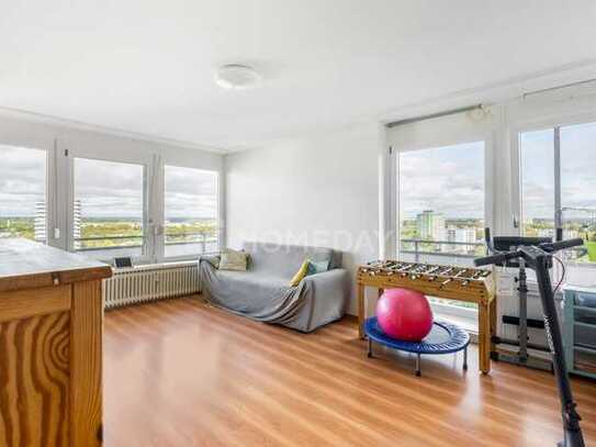 Großzügige, helle 2-Zimmer-Wohnung mit Weitblick & umlaufendem Balkon im sanierten Mehrfamilienhaus