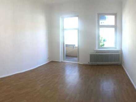 Frisch sanierte 2 Zimmer mit Balkon