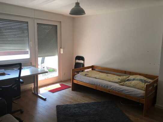 Helle 1-Zimmerwohnung mit Loggia und Einbauküche