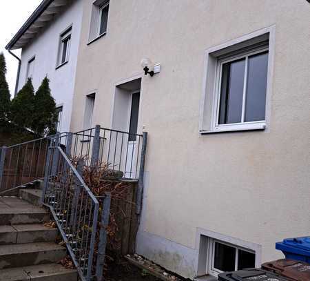 Geräumige, günstige und vollständig renovierte 7-Zimmer-Doppelhaushälfte mit EBK in Mainburg