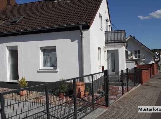 Reihenendhaus mit überdachter Gartenterrasse