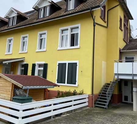 1-Raum-Wohnung in Ebringen, mit sep. Bad, DG, Ortsmitte