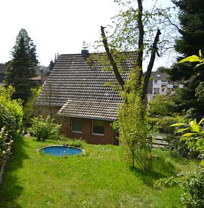 Freistehendes Einfamilienhaus mit Einliegerwhg. & Baugrundstück in Hanglage in Metzkausen