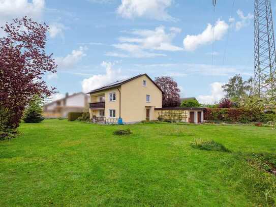 Ein- bzw. Zweifamilienhaus auf großem Grundstück in Schwindegg