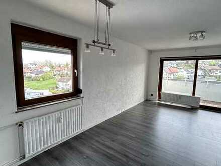 3,5-Zimmer-Wohnung mit Balkon und Einbauküche in Oberboihingen mit schöner Weitsicht