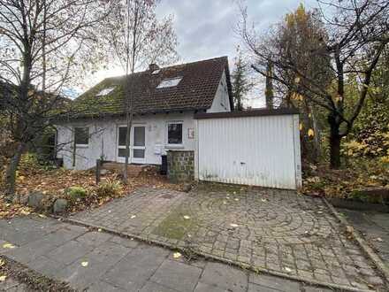 Freistehendes Einfamilienhaus mit großem Grundstück