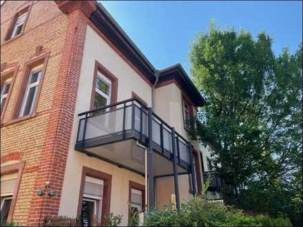 Nähe Schloss und Bahnhof! Koffer packen und einziehen! Hübsche Wohnung in besonderer Immobilie!