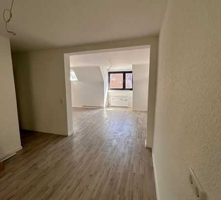 Kernsanierte 2 Zimmer Wohnung + Ankleide