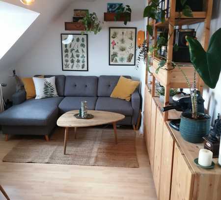 ZWISCHENMIETE Mitte Mai bis Ende Juli: Geschmackvolle 1,5-Raum-DG-Wohnung in Köln Ehrenfeld