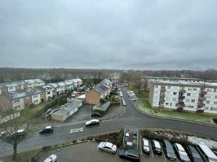 SENSATIONELLER AUSBLICK!! Modernisierte helle 3 Zimmer Wohnung in Hackenbroich im 6. OG!!!