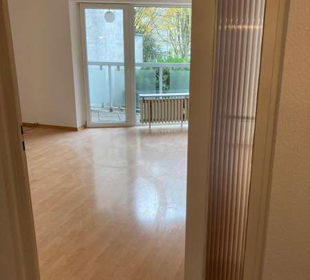 2-Zimmer-Wohnung mit Balkon und Stellplatz in Koeln-Rodenkirchen