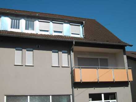 Helle, moderne 4 Zimmer Wohnung mit Balkon