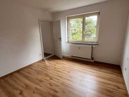 Neu renovierte, helle, provisionsfreie 2 Zimmer Wohnung sofort bezugsfertig in Augsburg Haunstetten