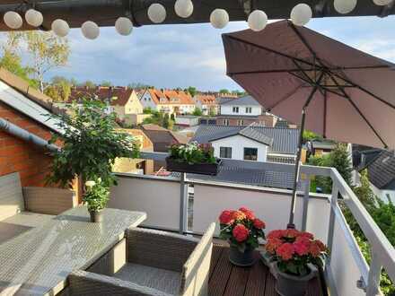 Helle, ruhige Wohnung mit Dachterrasse
