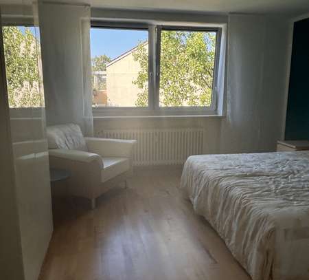 Geschmackvolle 3-Zimmer-Wohnung mit Balkon und Einbauküche in Munich Am Hart