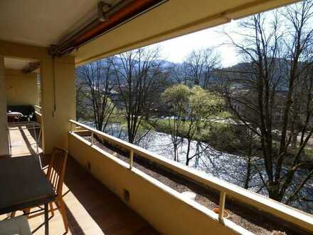 Herrliche Wohnung mit drei Zimmern, riesigem Balkon, eigener Garage und Blick ins Grüne in Waldkirch