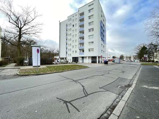 Schöne 2 Zimmer Wohnung im 2. OG mit Einbauküche, Balkon und Aufzug