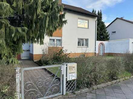 Freistehendes Einfamilienhaus mit großem Garten, Terrasse und Garage in guter Wohnlage von Speyer