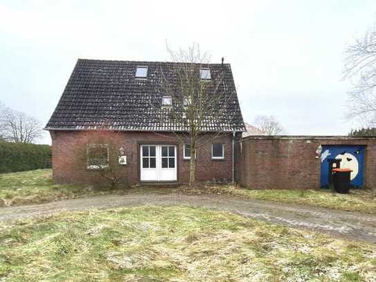 Zwangsversteigerung - Einfamilienhaus mit Garage in Burhafe