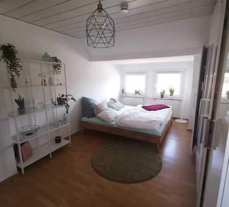 Top 2-Zimmer-Wohnung mit Balkon in zentraler Lage von Hürth