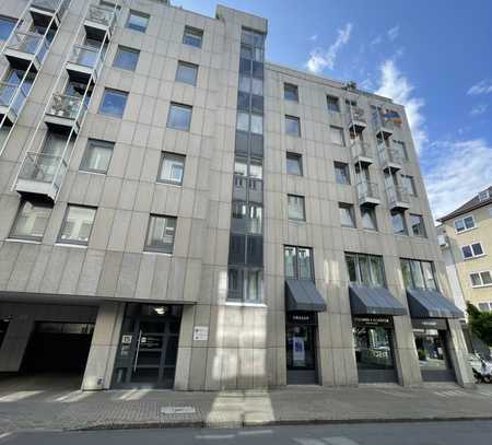 Leerstehende Büro- / Praxisfläche inkl. Wohnung mit Aufzug und Stellplatz in Innenstadtlage