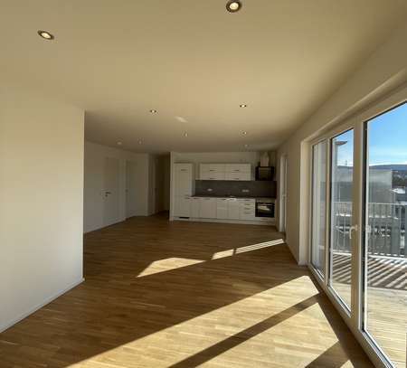 Penthouse-Wohnung mit EBK , Balkon+ Terrasse : attraktive 3-Zimmer in Kaiserslautern