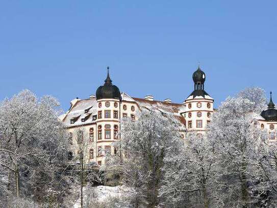 Exklusive und neu renovierte Wohnung in einem historischen Schloss Nähe München/Starnberg!