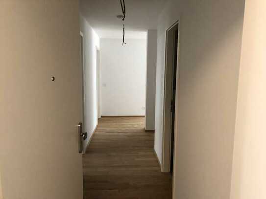 Schöne, helle, geräumige drei Zimmer Wohnung in Stuttgart, West mit Blick in den Innenhof