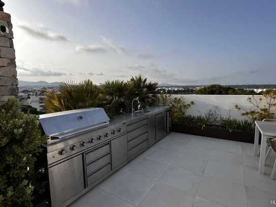 Luxuriös ausgestattetes Penthouse mit privatem Whirlpool auf der Meerblick-Dachterrasse auf Mallorca