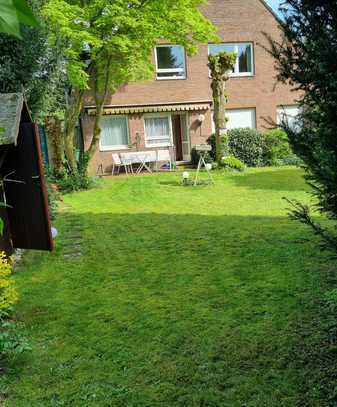 Zweifamilienhaus mit großem Garten in Kaarst Mitte